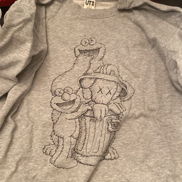 UNIQLO KAWS SESAME STREET SWEATER - Picture 2 of 3